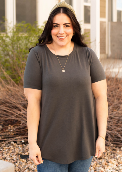 Front view of the ash grey top in plus size