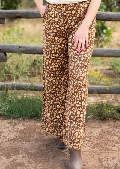 Brown floral pants with pockets