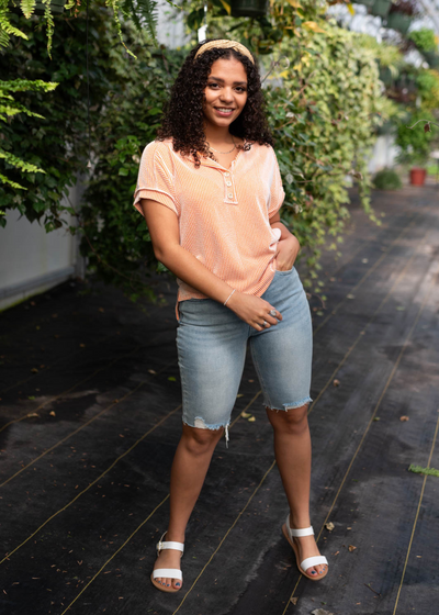 Sunkist ribbed top with short sleeves