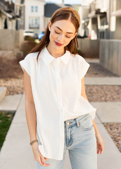 Off white blouse with a collar 