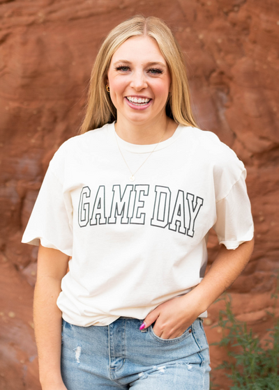 Game day tee with short sleeves