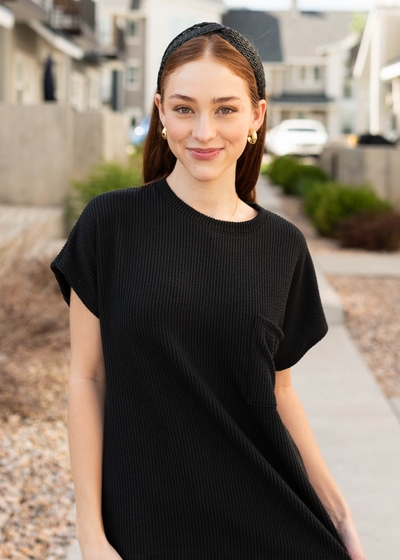 Black ribbed top with short sleeves
