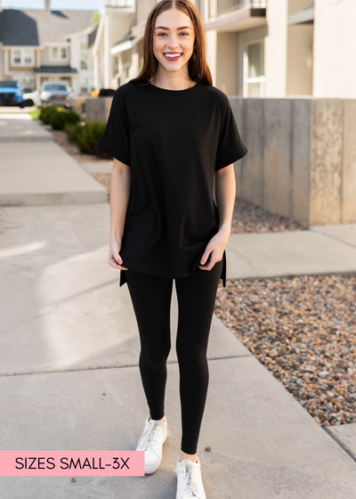 Short sleeve t-shirt and leggings included in the black set
