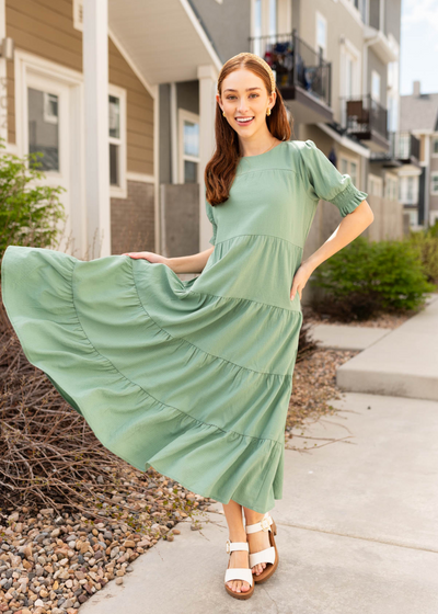 Short sleeve tiered green dress