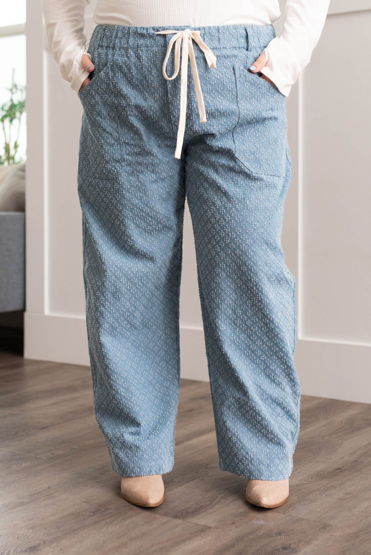 Light denim pattern pants with pockets