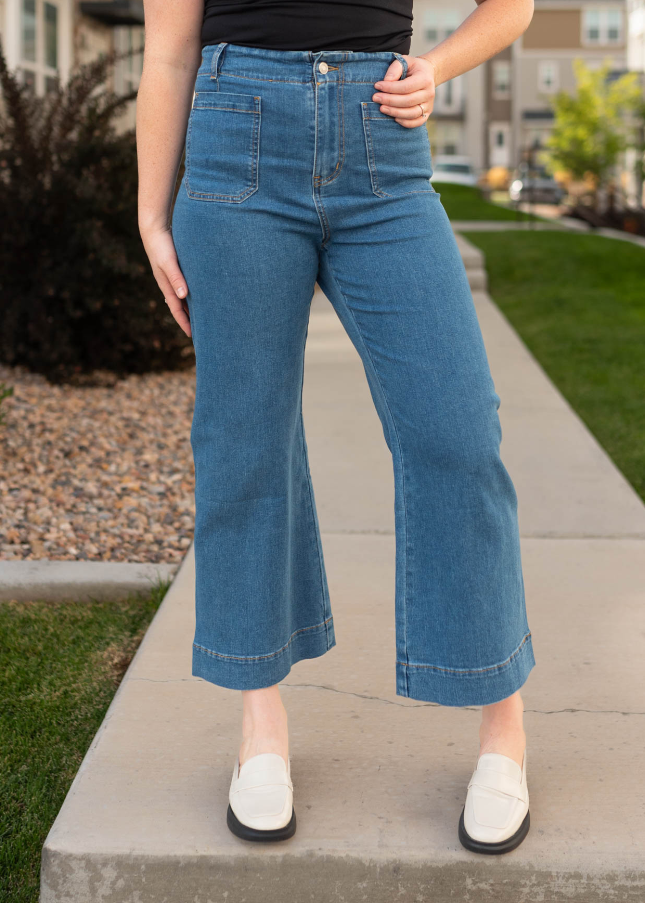 Crop denim jeans with front pockets