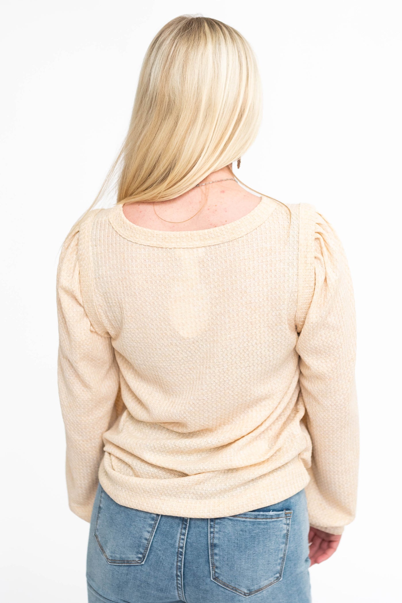 Back view of a oatmeal top