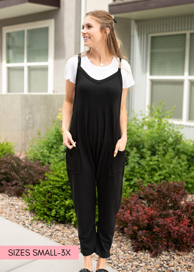 Black jumpsuit with pockets that in ankle length