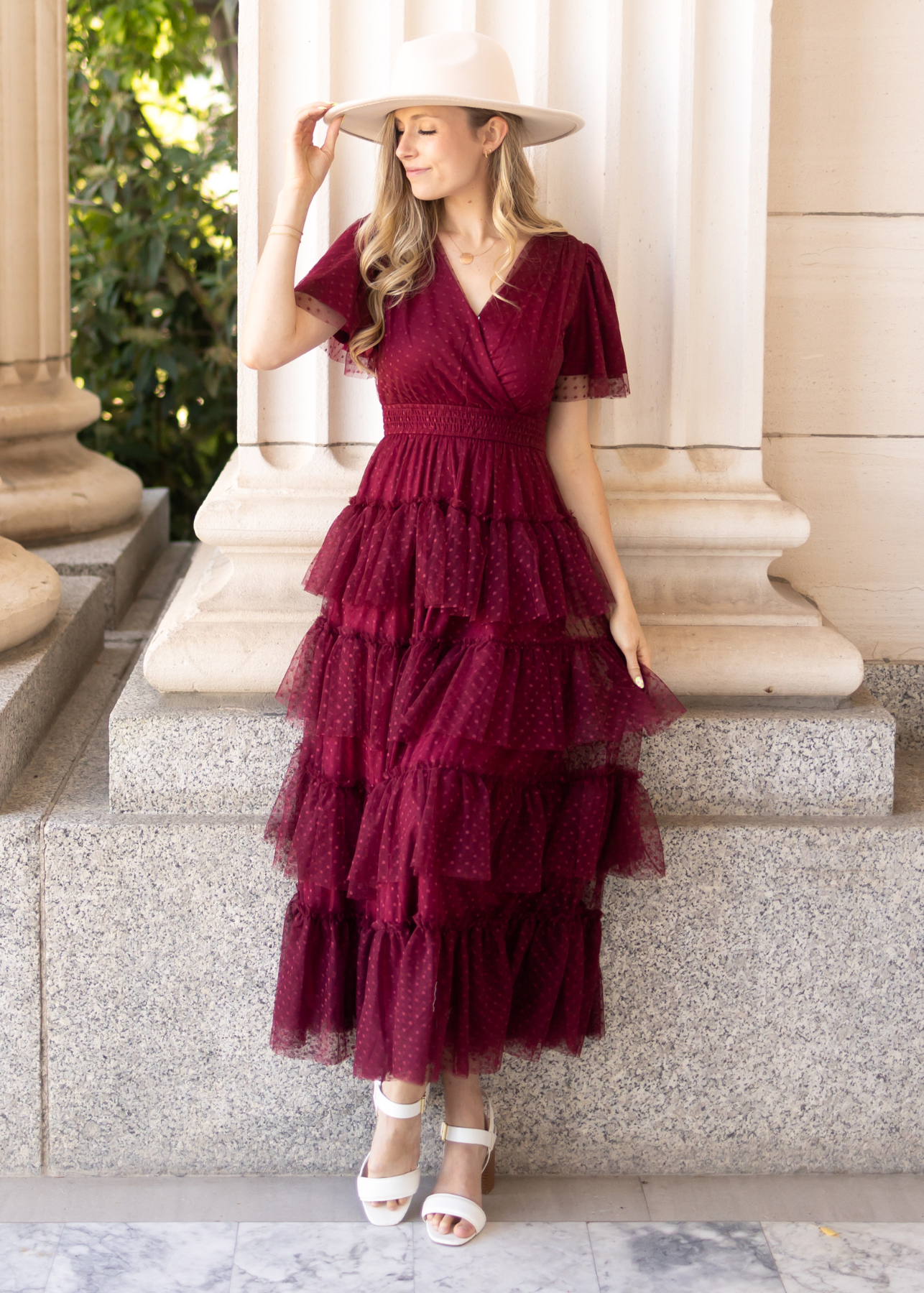 Short sleeve burgundy dress with v-neck