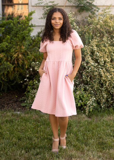 Dusty pink dress with short puff sleeves