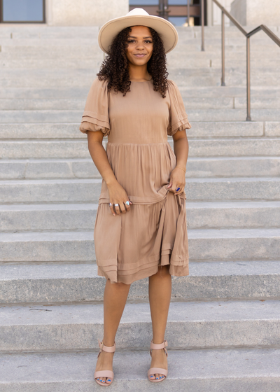 Taupe dress with short sleeves