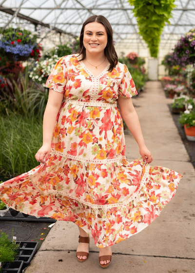 Short sleeve plus size red multi floral tiered dress