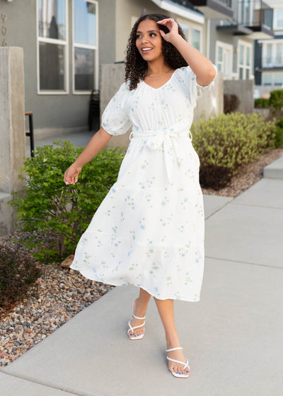 Short sleeve white flower embroidered dress with a tie at the waist