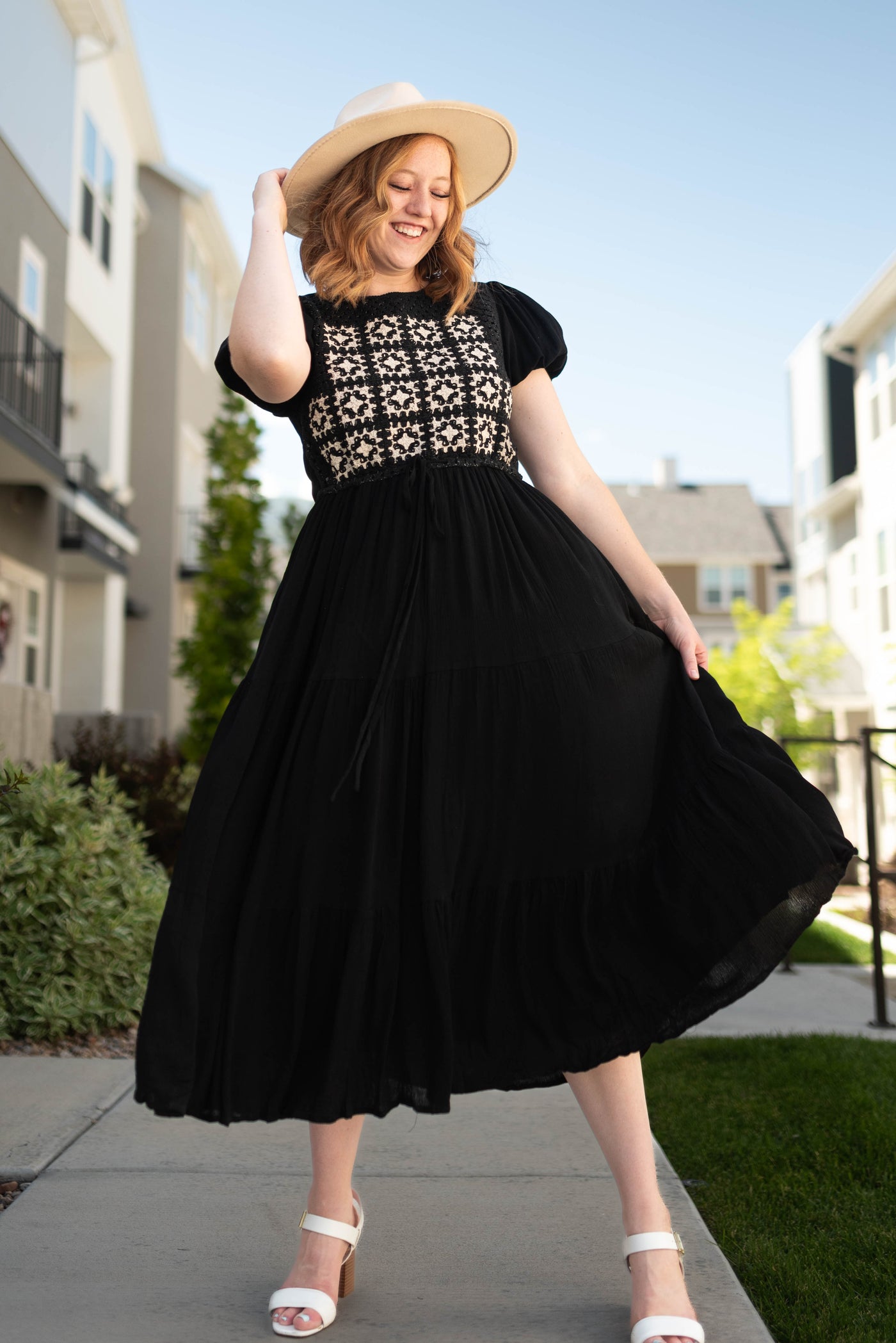 Short sleeve black dress with pockets and crocheted top