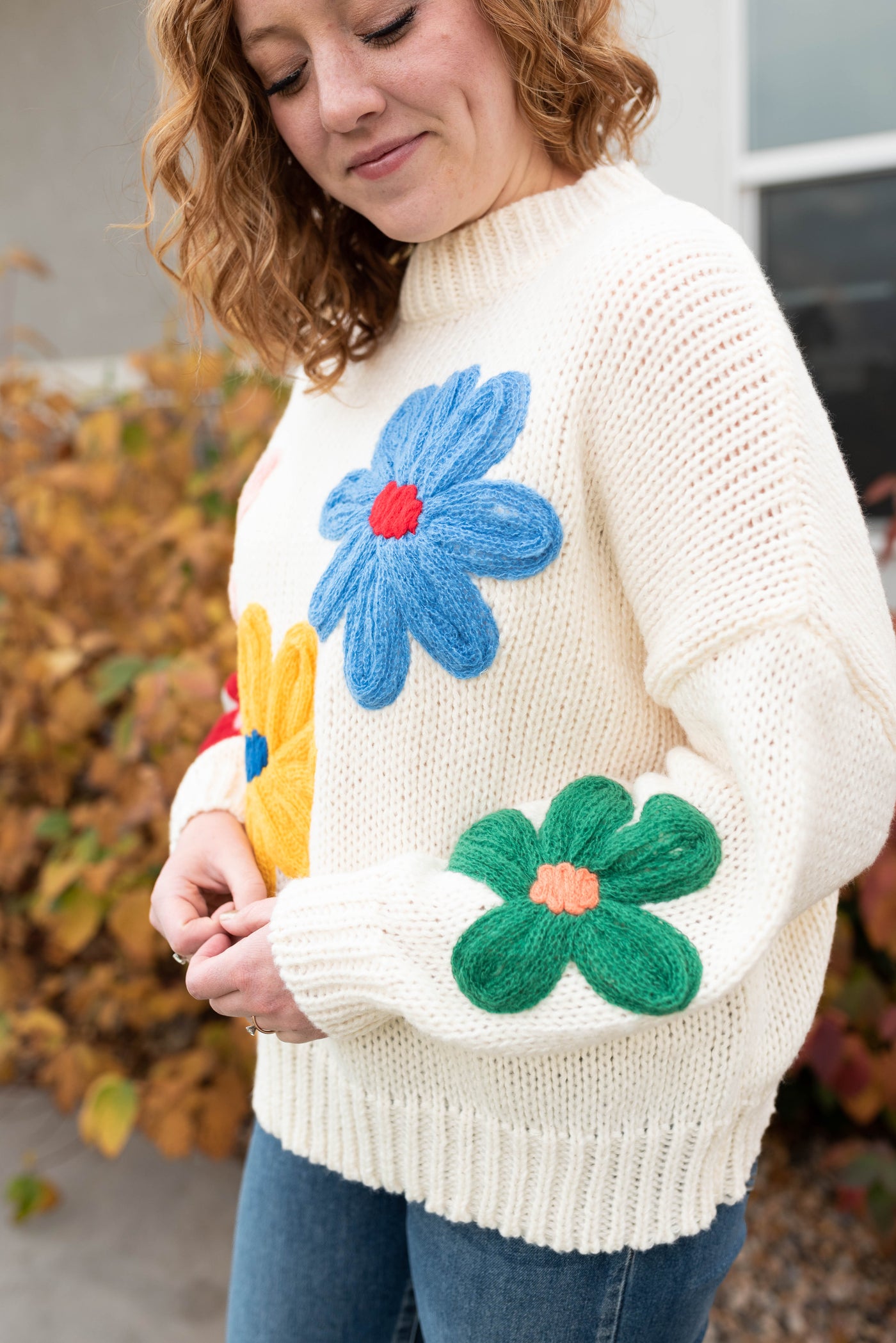 Cream flower sweater with long sleeves and large bright flowers