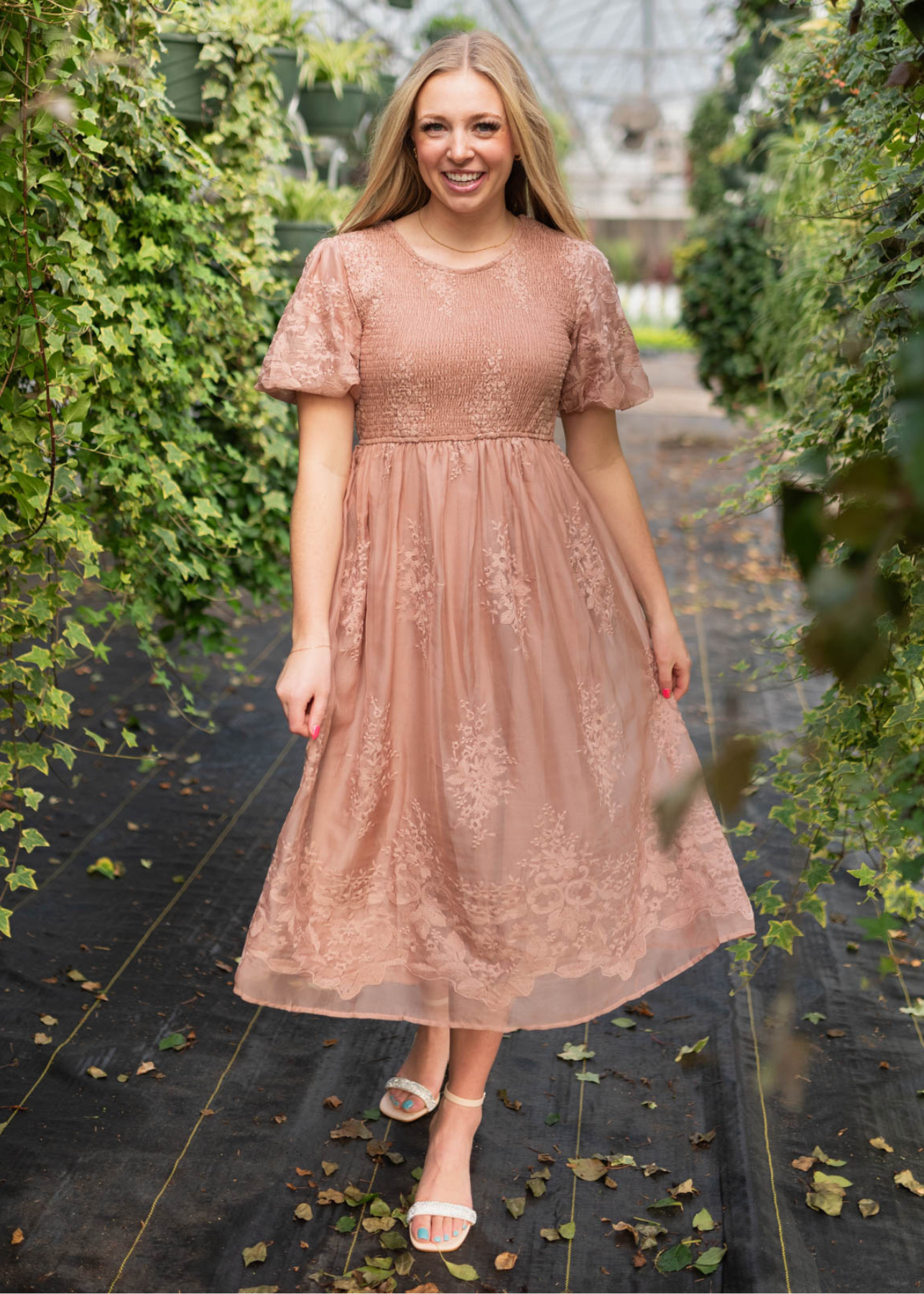 Short sleeve dusty pink embroidered dress