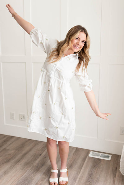Elbow length sleeves on a ivory embroidered button down dress