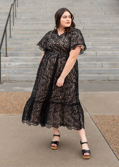 Plus size lace black dress with short sleeves