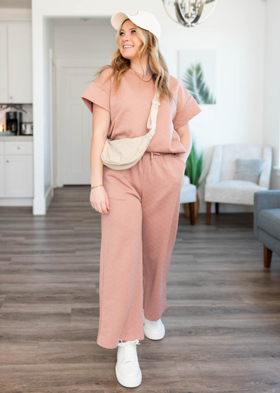 Dusty pink textured top with short sleeves