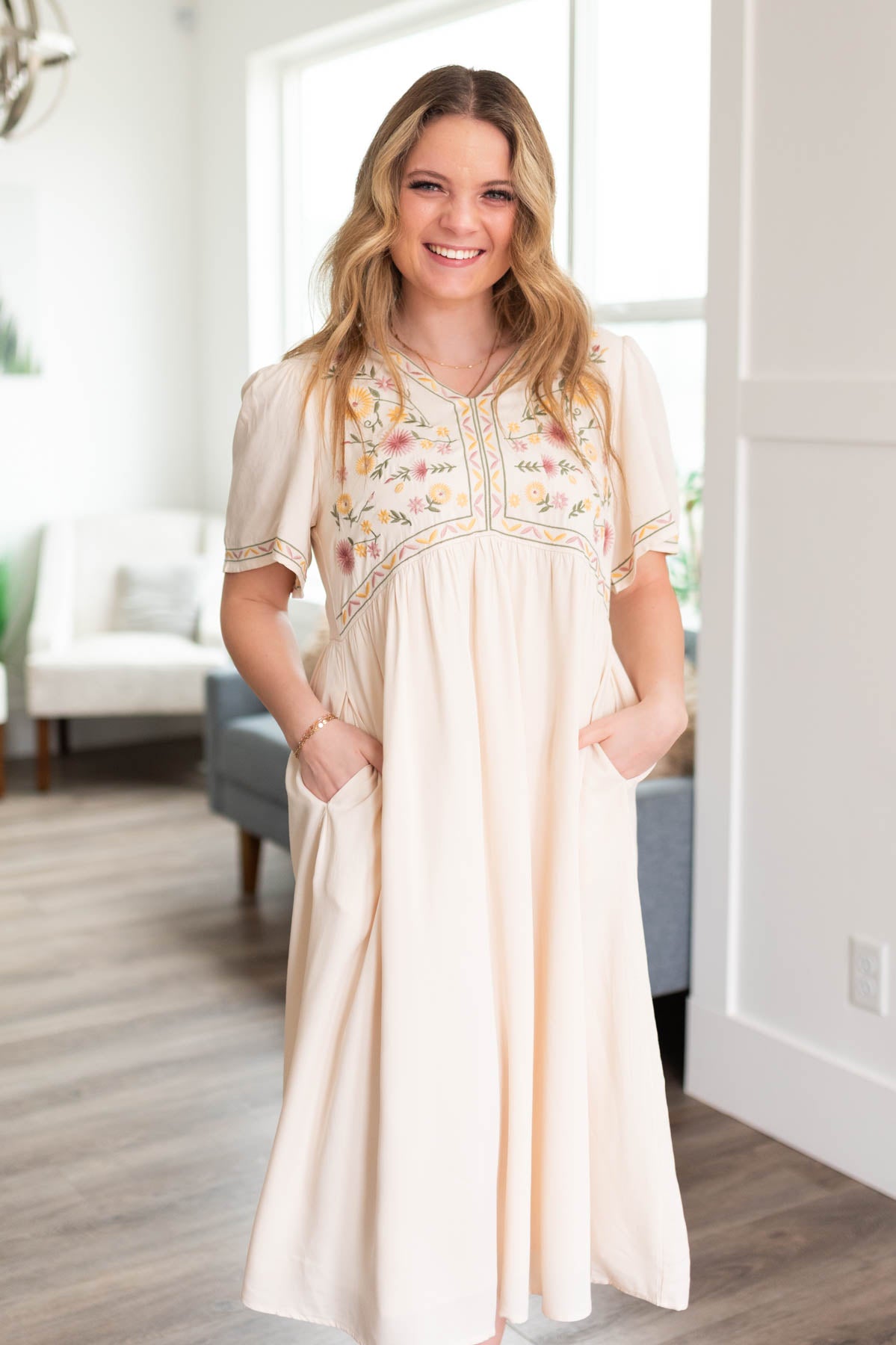 Cream embroidered dress with short sleeves and pockets