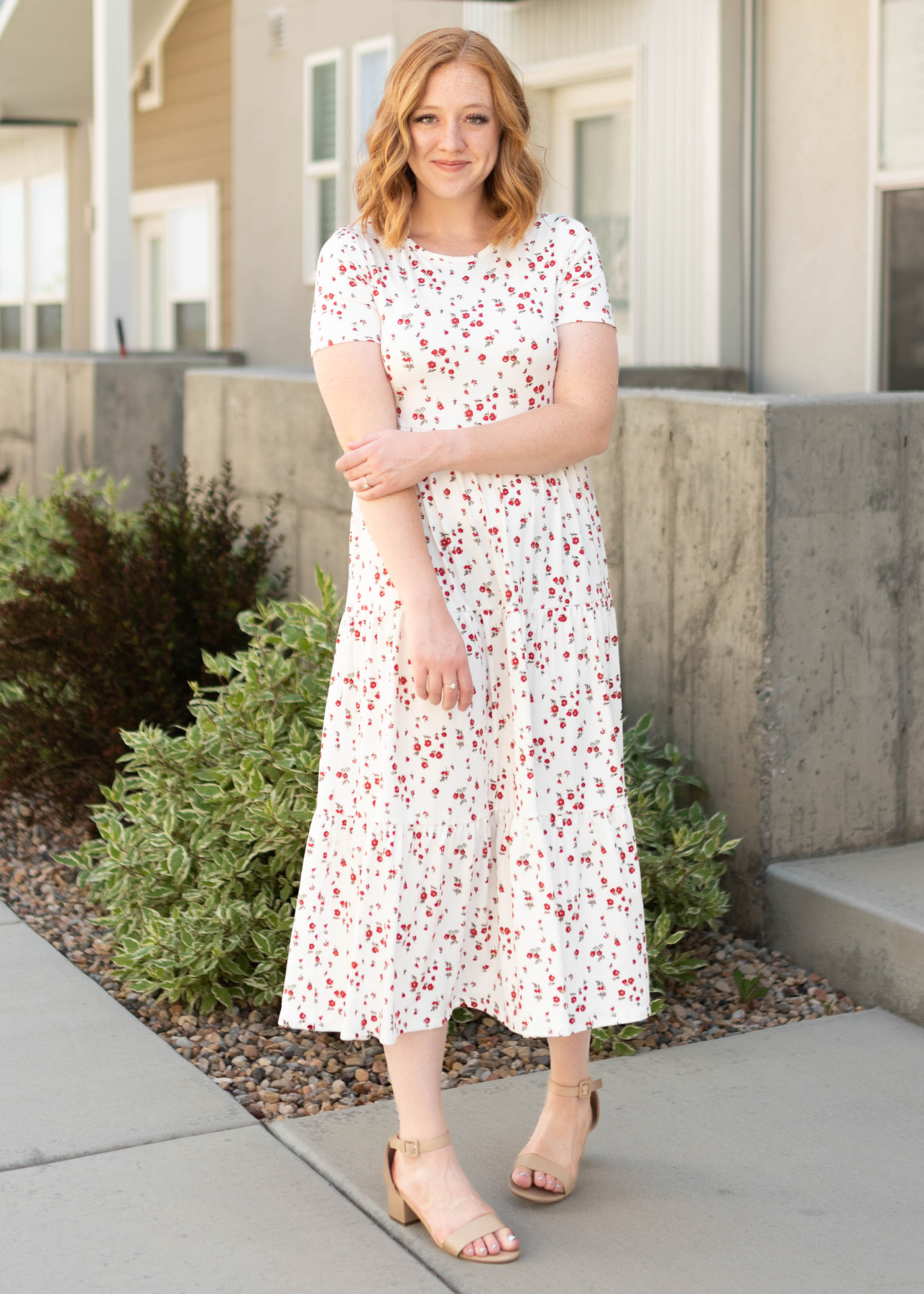 Short sleeve knit white dress with little flowers