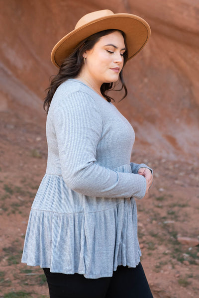 Side view of a plus size heather grey top