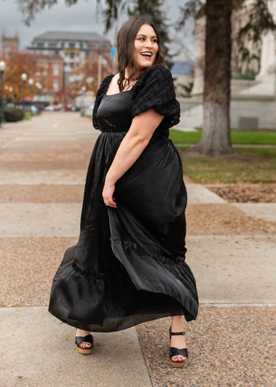 Short sleeve plus size black organza dress with square neck