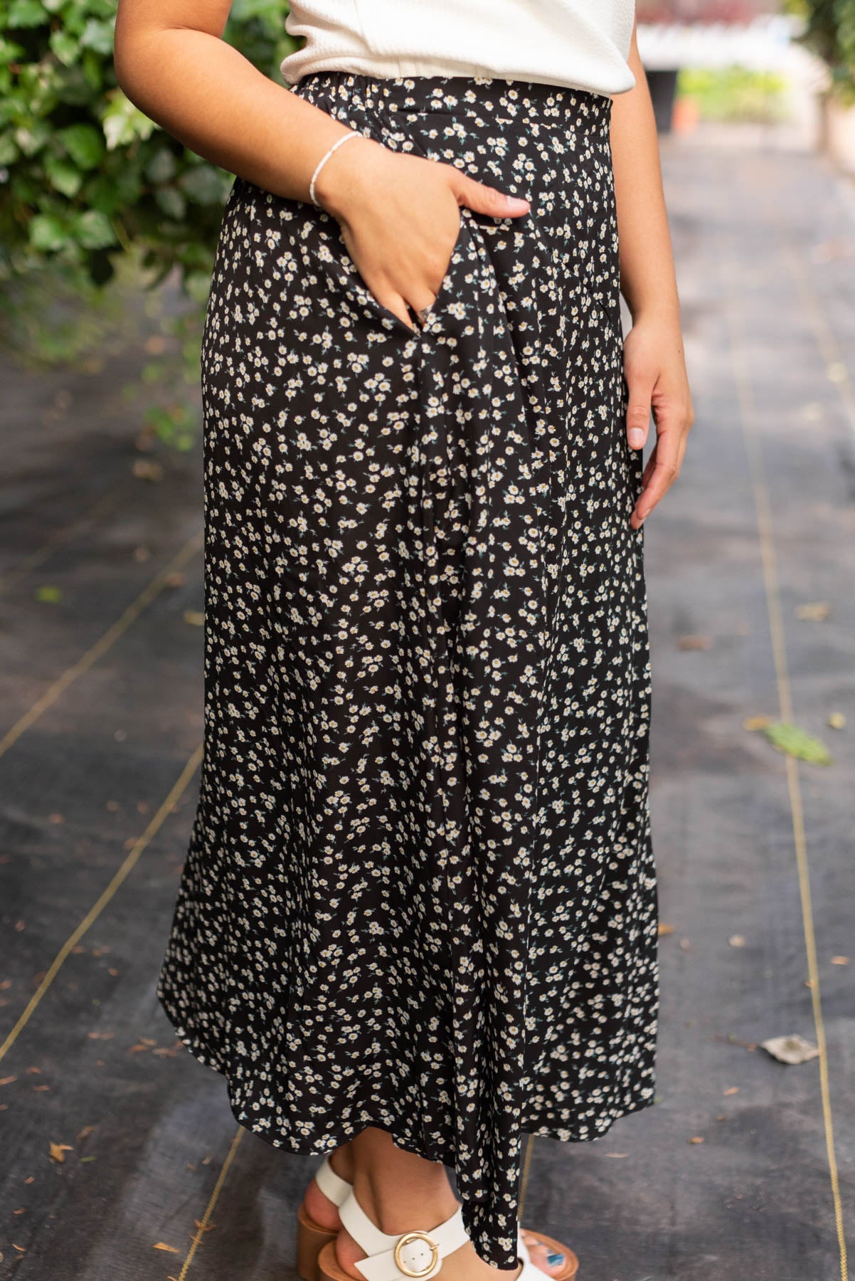 Side view of the black daisy skirt with pockets