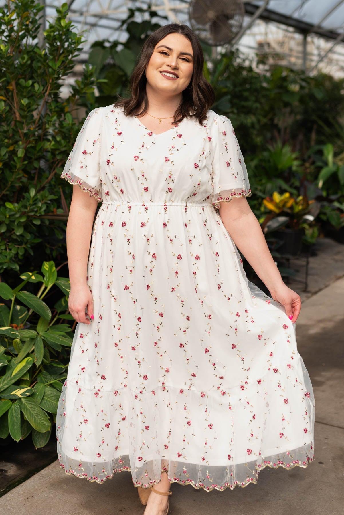 Short sleeve plus size ivory embroidered floral dress with elastic waist