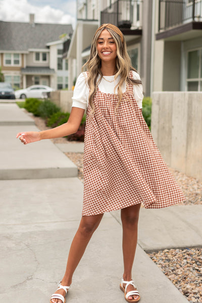 Knee length cinnamon dress with pockets