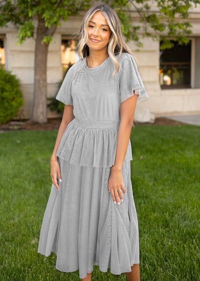Short sleeve gray dress with ruffle at the waist