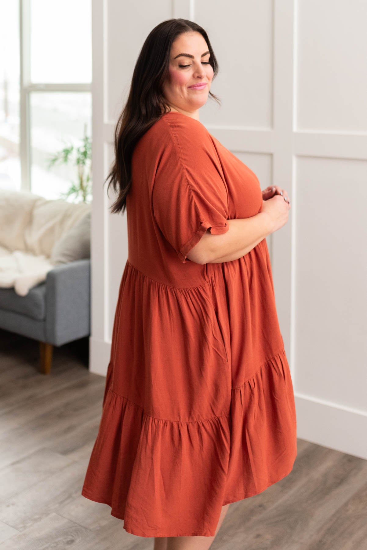 Side view of a plus size cinnamon tiered dress