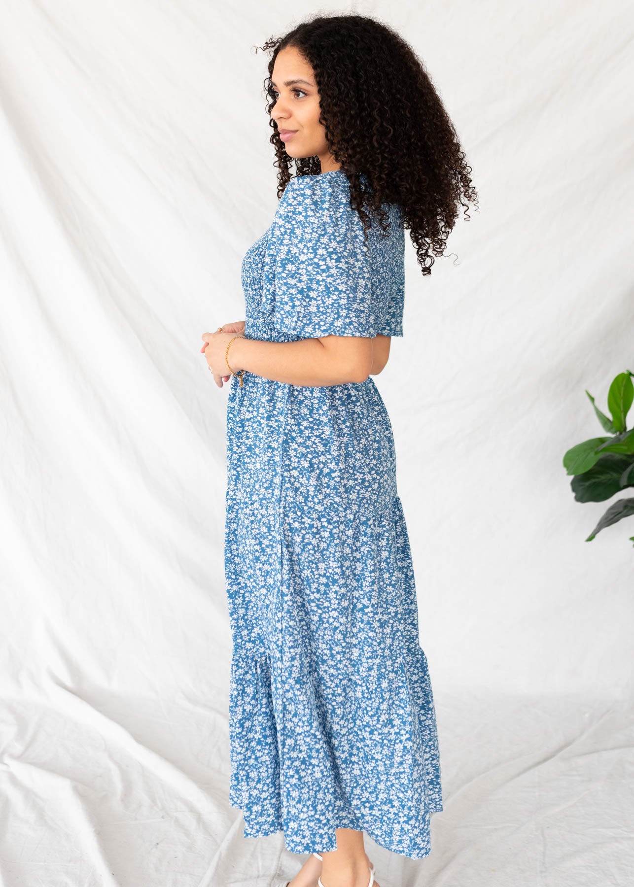 Side view of the blue flroal tiered dress