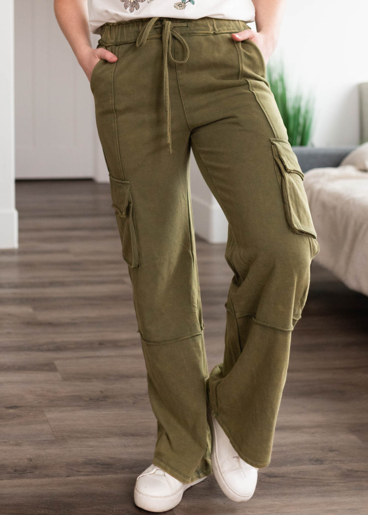Olive pants with side pockets