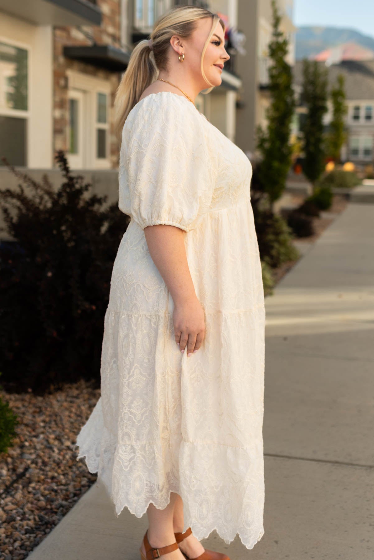 Side view of the plus size natural dress