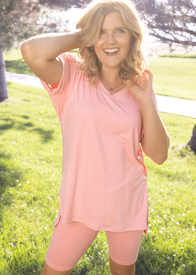V-neck short sleeve pick set with biker shorts