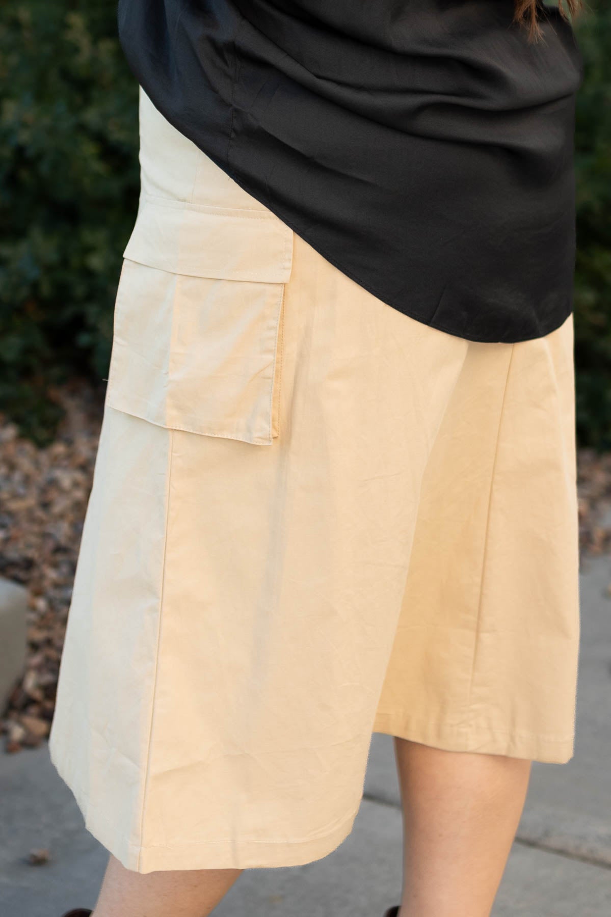 Side view of a beige skirt with a pocket