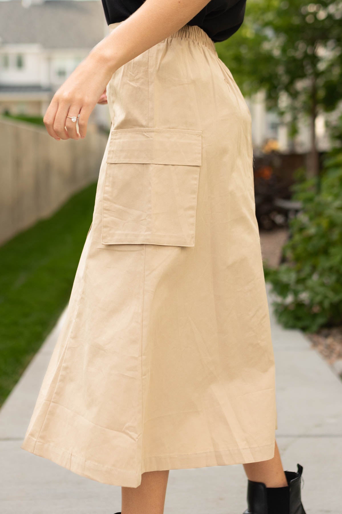 Side view of a beige skirt with pockets on the side