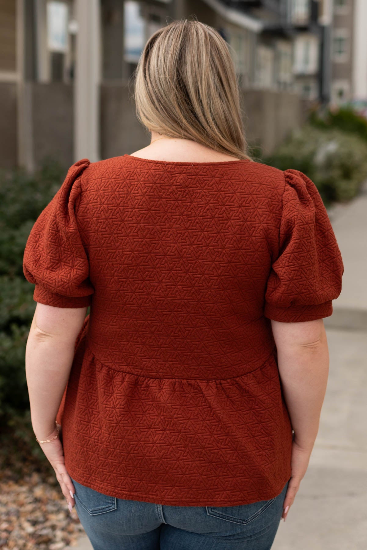 Back view of a plus size auburn tiered shirt
