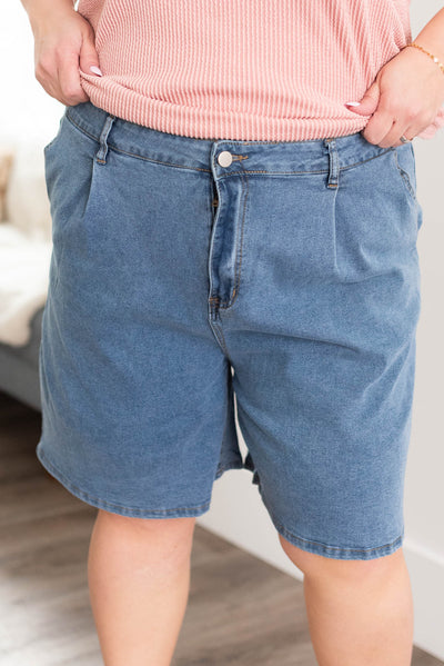 Plus size denim Bermuda shorts with pockets and pleats