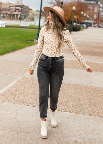 Ribbed sand flower print long sleeve top