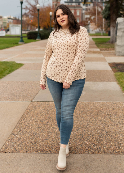 Plus size sand flower print long sleeve top