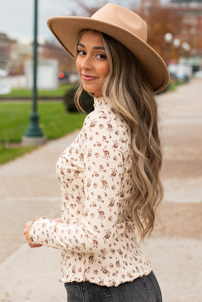 Side view of the sand flower print long sleeve top
