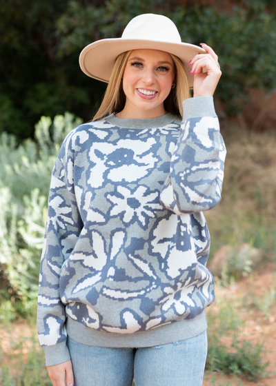 Floral grey sweater with long sleeves