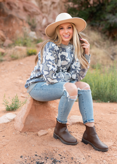 Long sleeve grey sweater