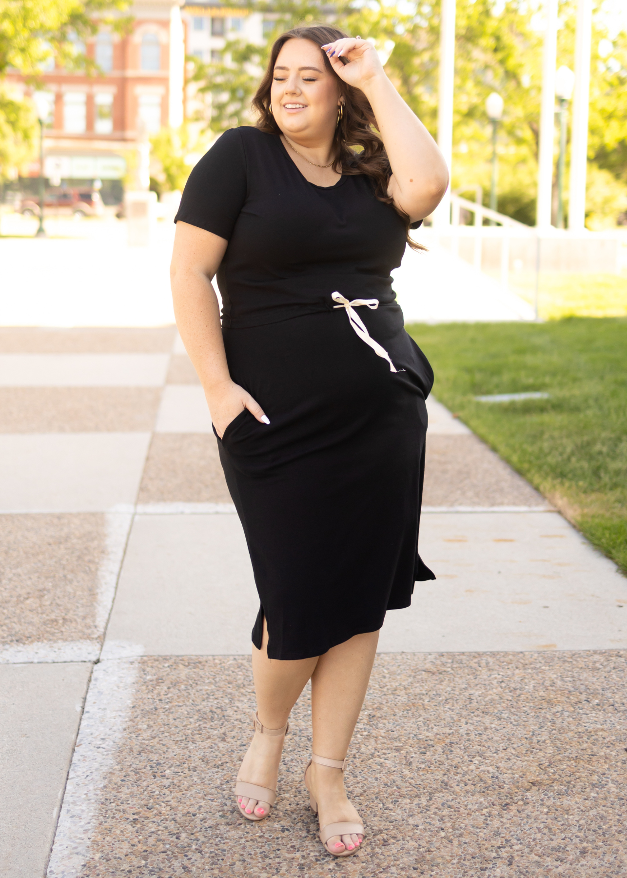 Short sleeve knit black dress