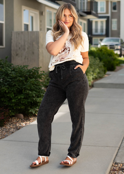 Black pants with elastic waist and pockets