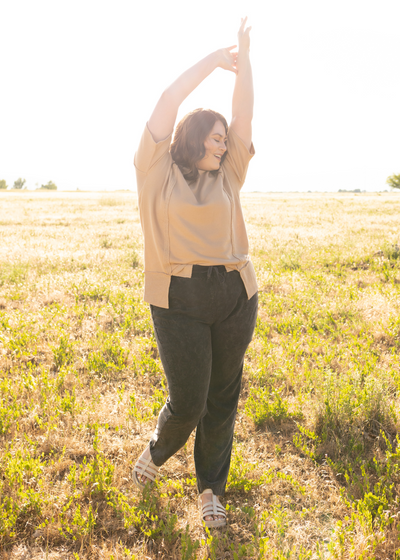 Plus size black pant with pockets
