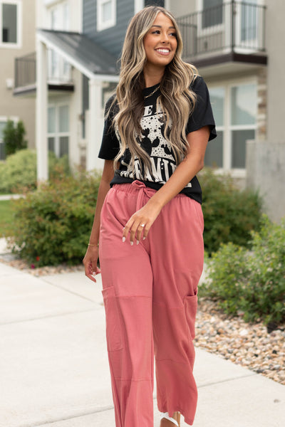Mauve pants that tie at the waist and pockets on the side