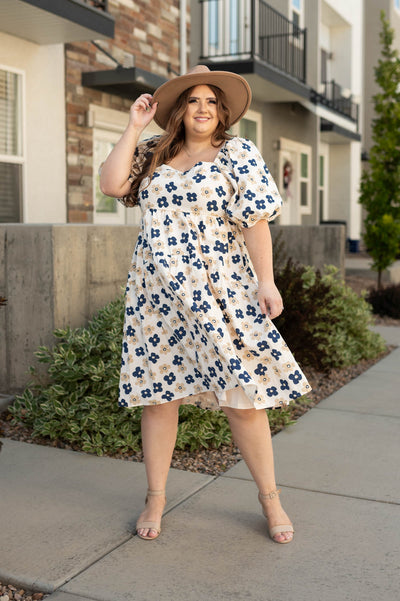 Plus size cream floral dress with short sleeves